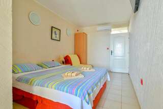 Гостевой дом Pataki Studios Петровац Номер-студио с видом на море-2